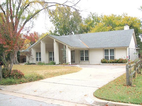 Lovely Home with Circular Driveway