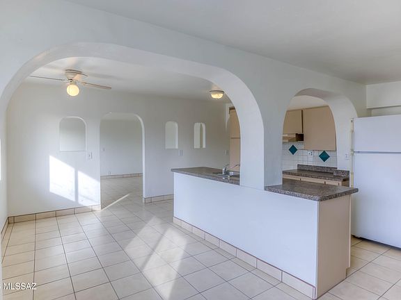 2nd image of 1118 W Navajo St