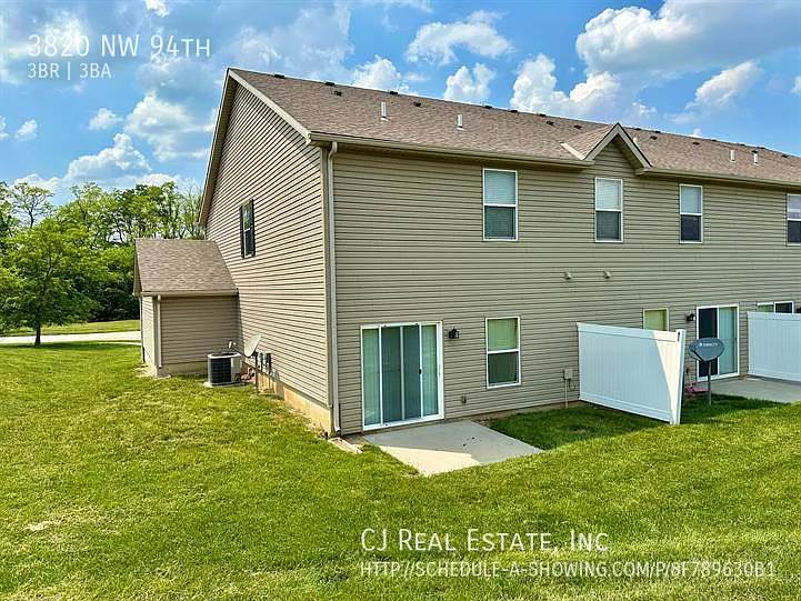 3820 NW 94th St — Photo 2