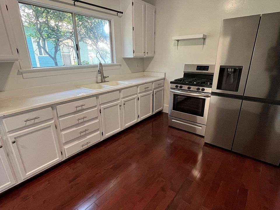 1st image of 427 W De La Guerra St
