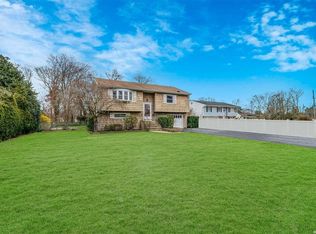 1020B Howells Rd, Bay Shore, NY 11706