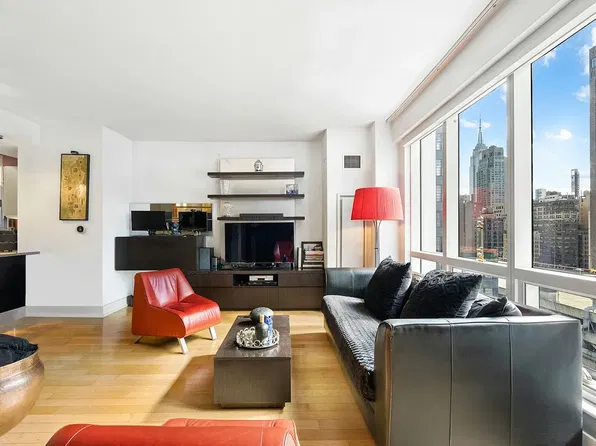 350 W 42nd St, New York, NY