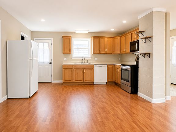 3rd image of 48 Prescott Rd