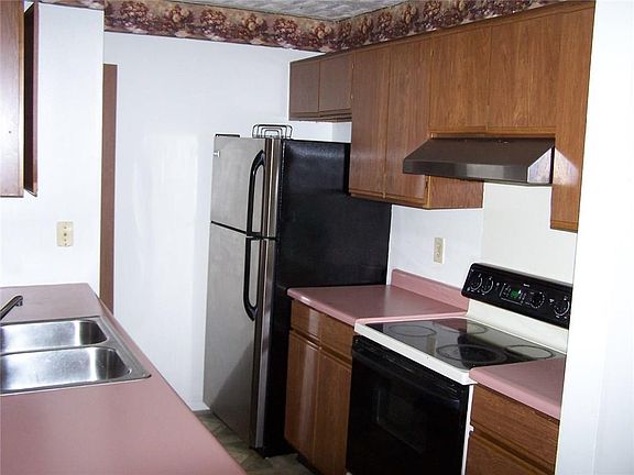 3rd image of 4331 Village Parkway Cir W APT 4