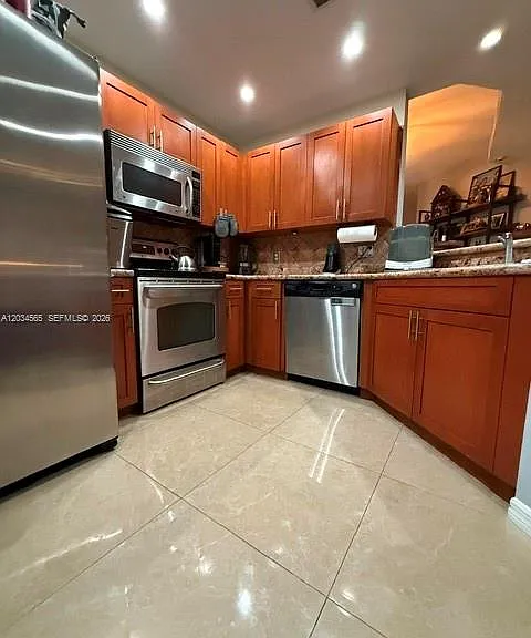 8900 NE 8th Ave #1109 — Photo 2