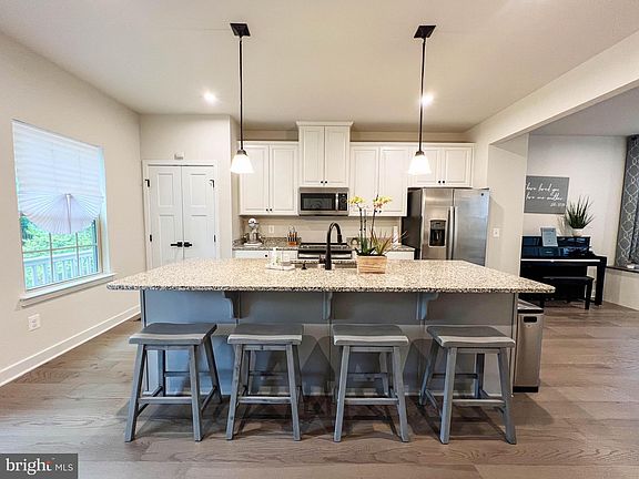 5th image of 4480 Commons Dr