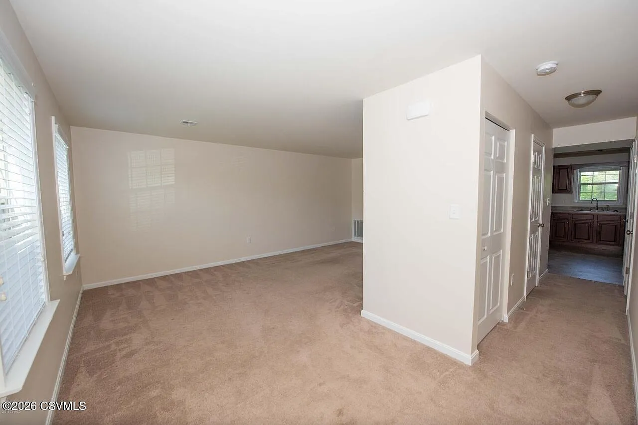 3 bed, 1524 sqft, $1,400 — Photo 2