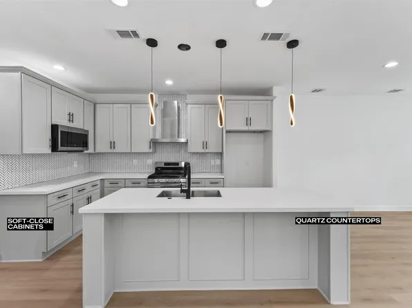 5013 Golden Forest Dr, Houston, TX 77091