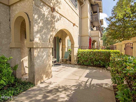 3rd image of 965 REGISTRY Boulevard #102