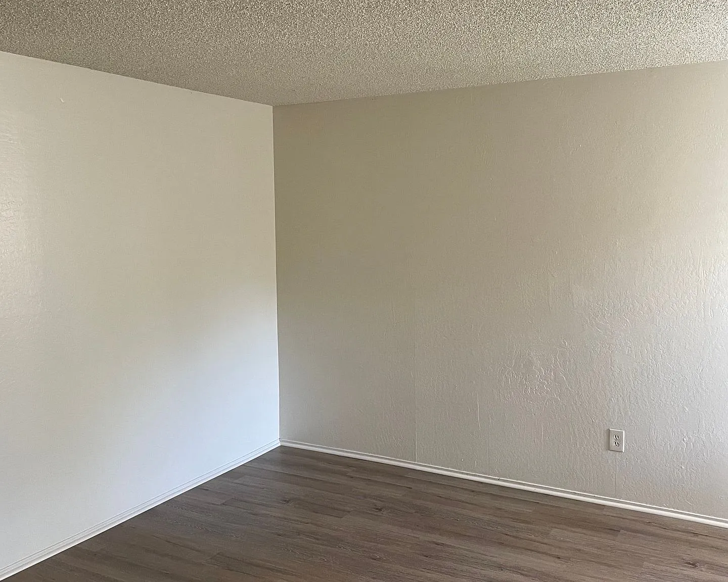 2040 Victor Avenue — Photo 1