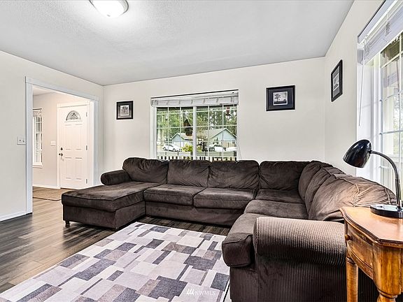 5th image of 17614 Valley Lane SE