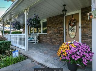 2 Longwood Dr, Huntington Station, NY 11746