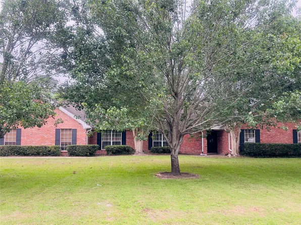 626 Meadowlark Ln, Winnie, TX 77665