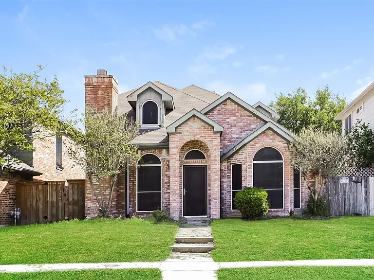 4450 Laredo Dr — Photo 1