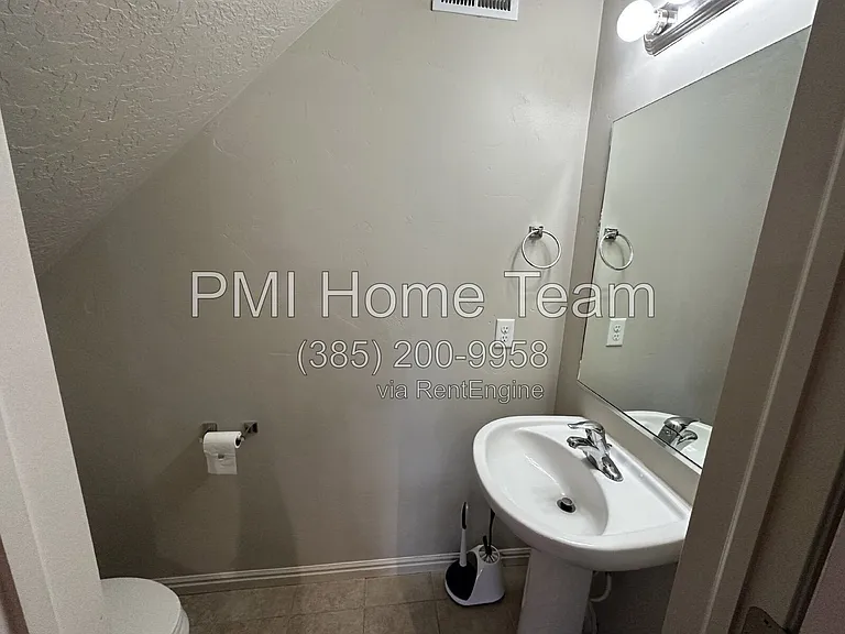 2414 S Andover St — Photo 5