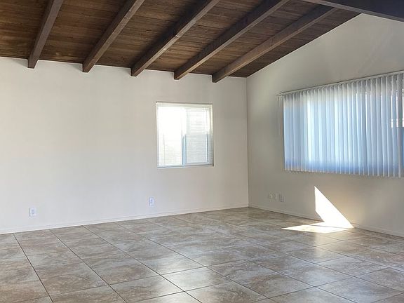 5th image of 324 Marguerite Ave APT C