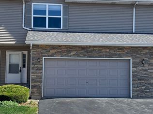 1172 Rose Dr, Sycamore, IL 60178