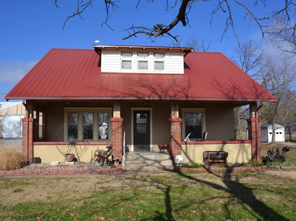 208 NE High St, Melvern, KS 66510