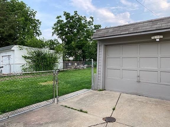 4th image of 2818 Lincoln Ave