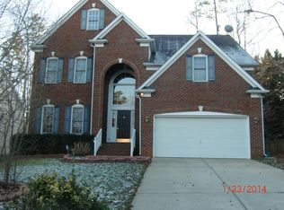 102 Elsmore Ct, Cary, NC 27513