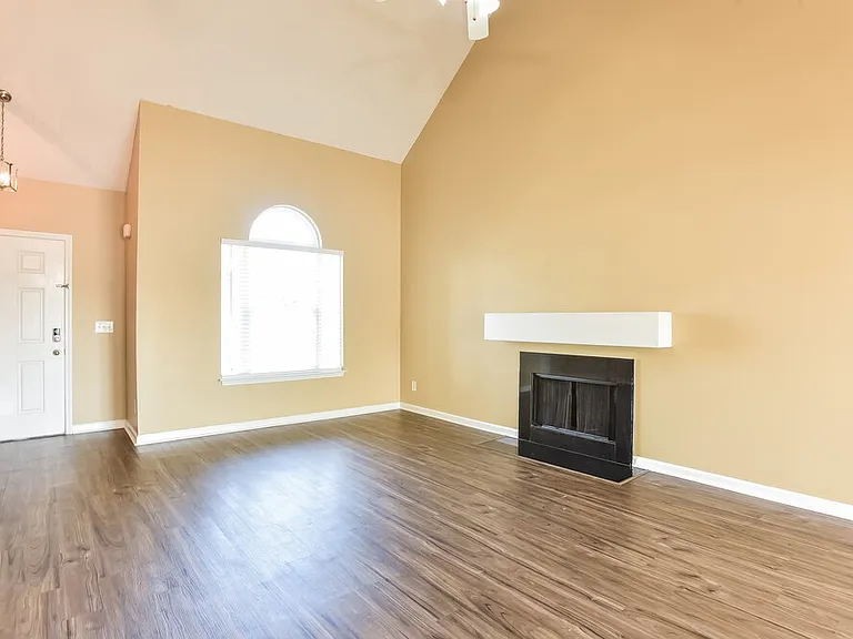 1108 Harmony Ln — Photo 6