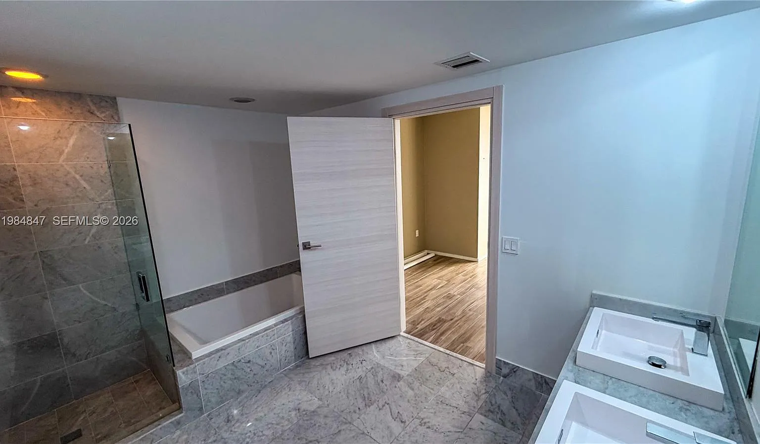 3 bed, 1615 sqft, $10,500 — Photo 4