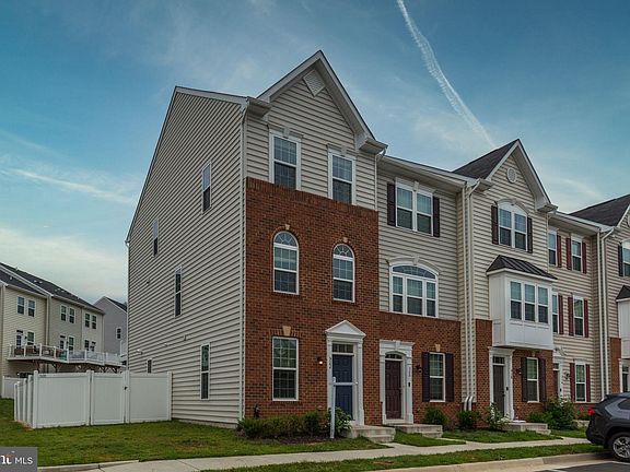 2nd image of 522 River Crest Way