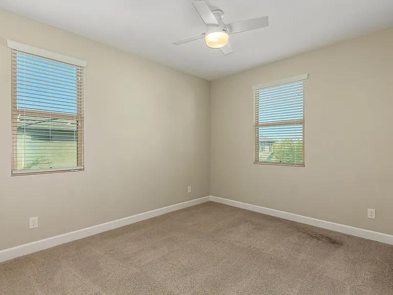 2026 W Desert Hollow Dr — Photo 22