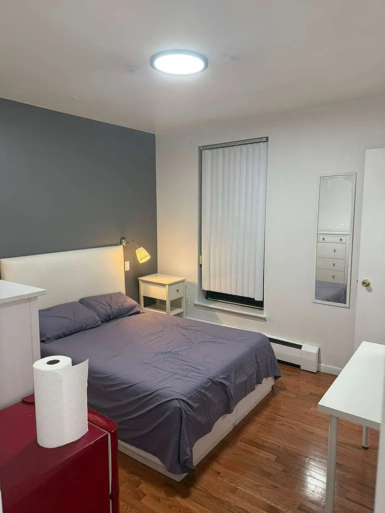 3 bed, $1,300 — Photo 1