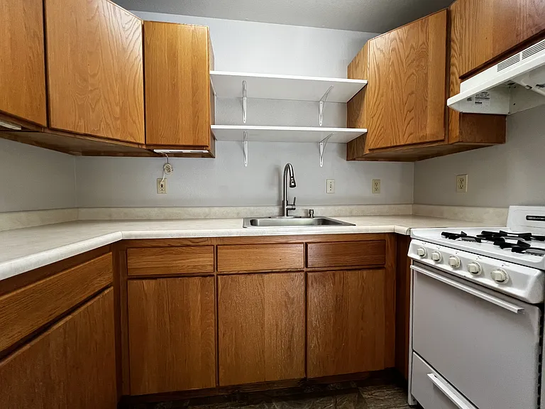 2913 Highland Ct — Photo 2