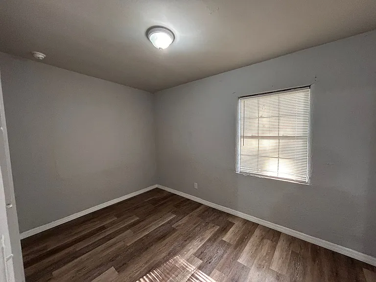 1648 Loyola Dr N — Photo 8