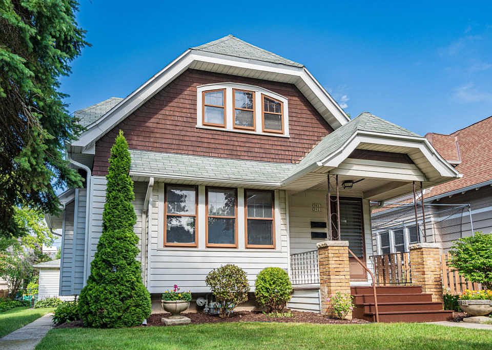 1st image of 3921 N Farwell Ave