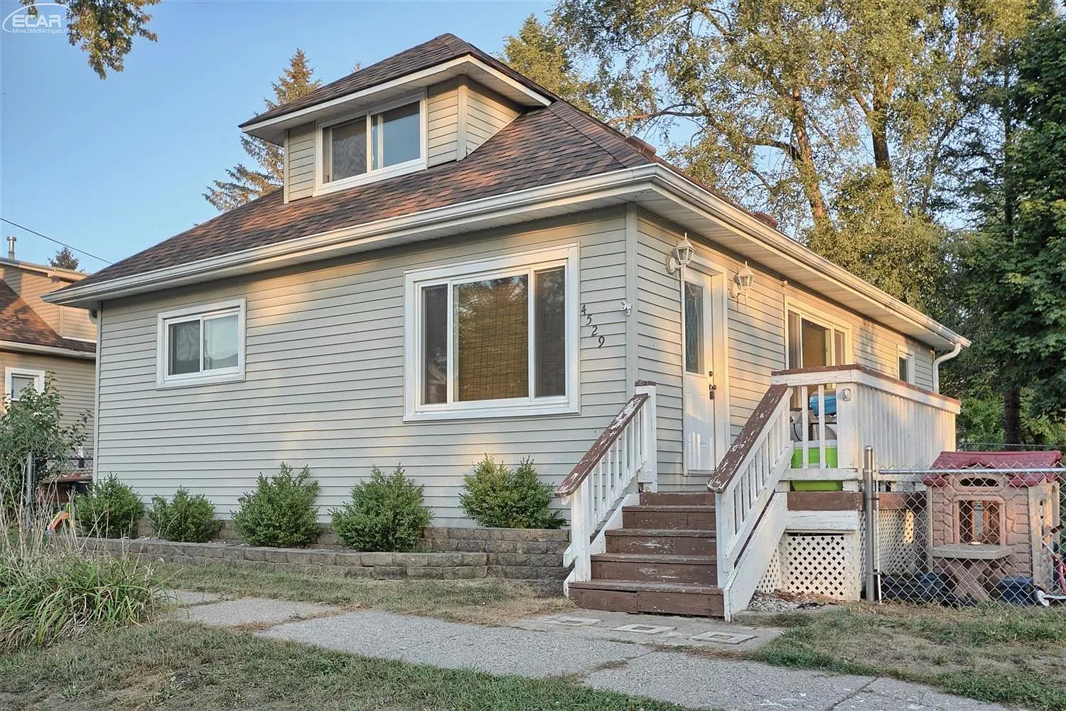4529 Middle St photo 1