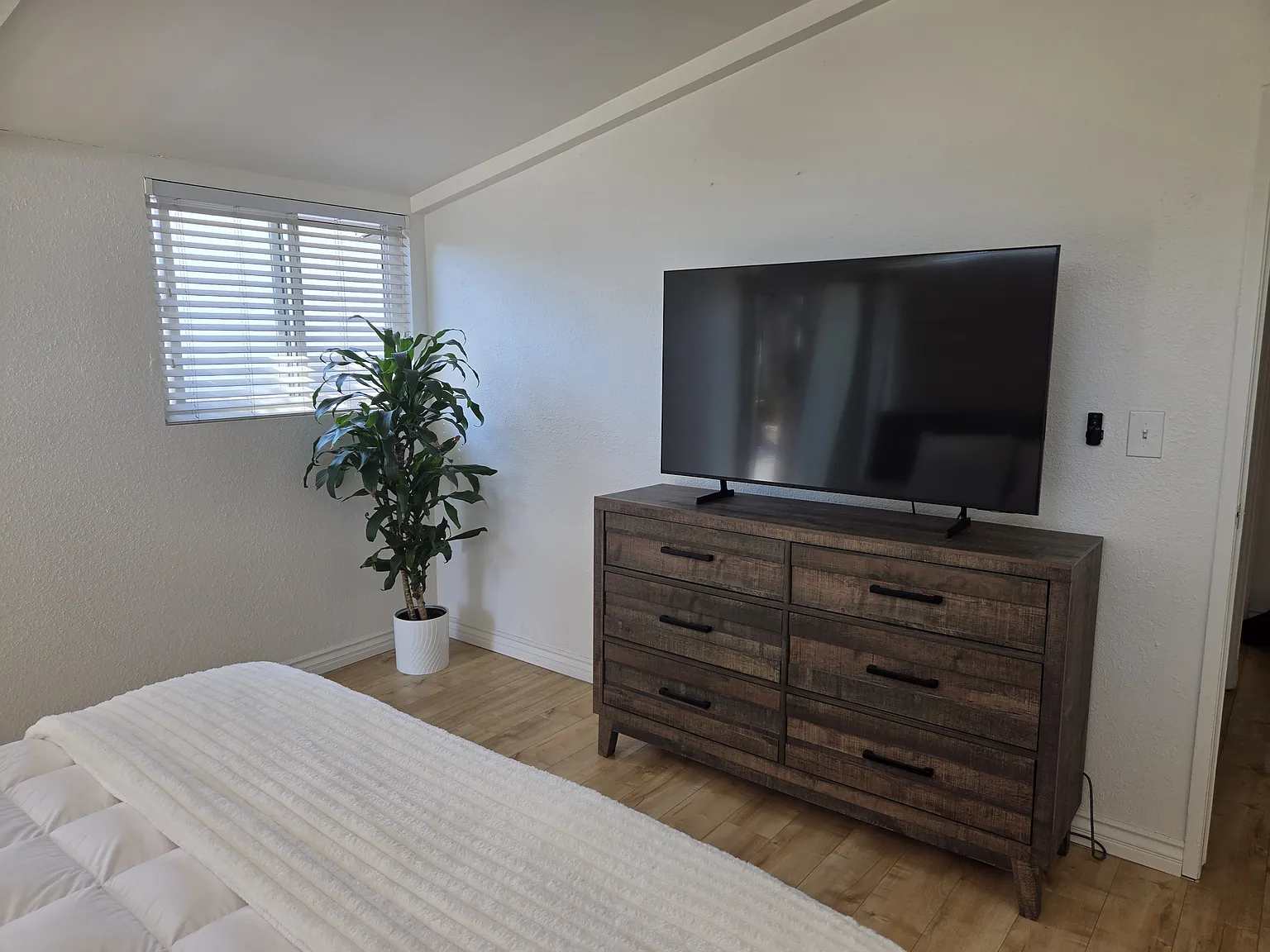 4 bed, 1510 sqft, $1,395 — Photo 3