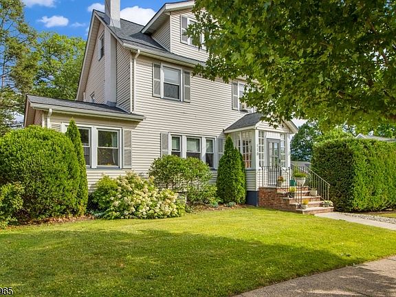 2nd image of 110 Lyons Pl