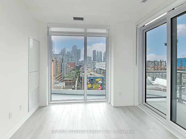 280 Dundas St W #1011 — Photo 10