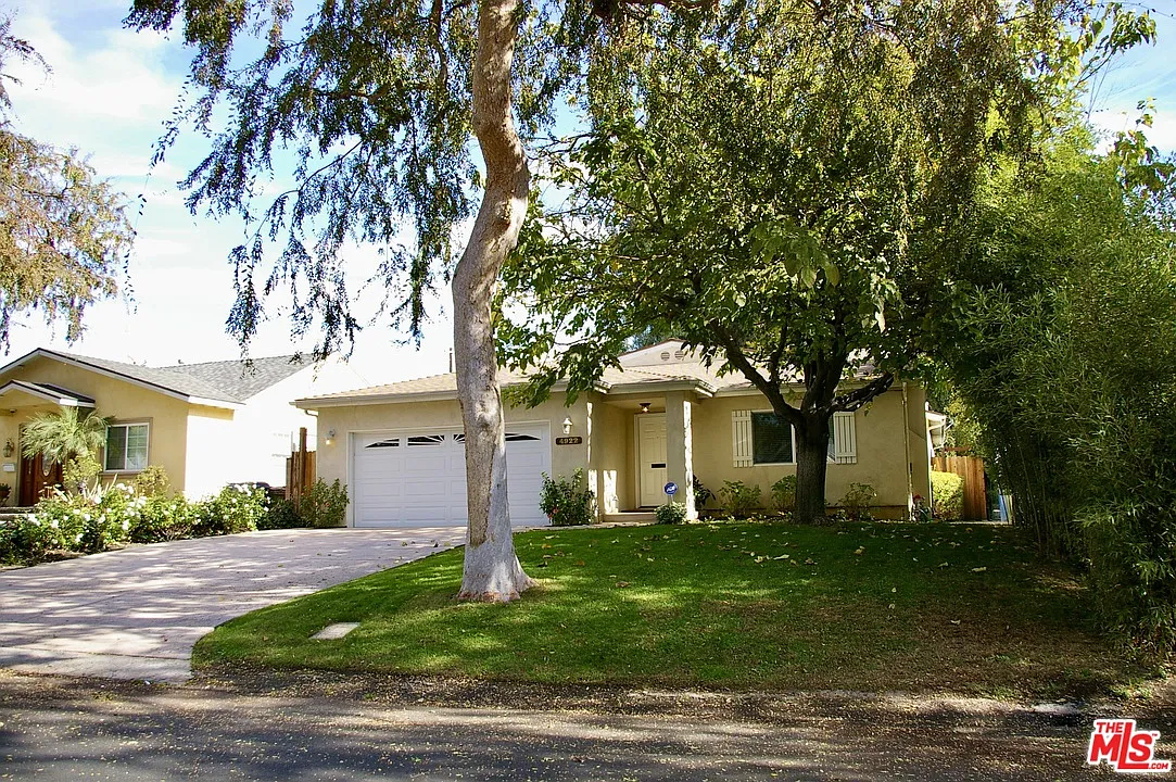 4922 Placidia Ave photo 1