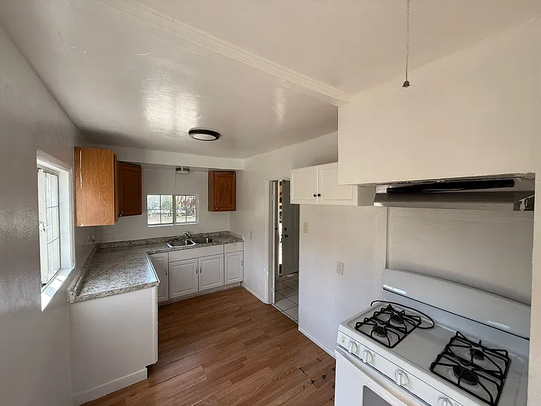 950 E Washington Ave #A — Photo 5