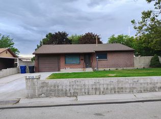 9506 S Garnet Dr, Sandy, UT 84094