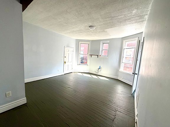 2nd image of 4231 Hamilton Ave #3