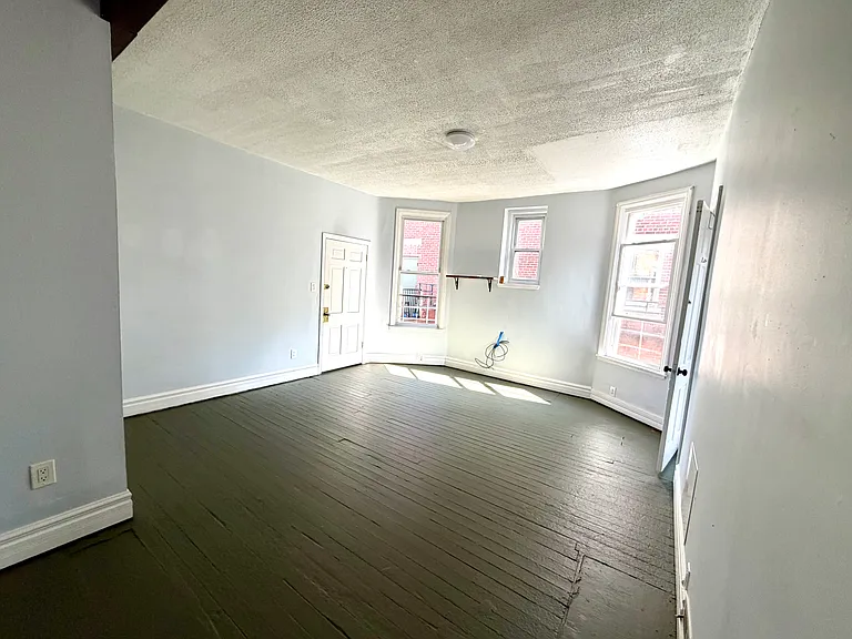 4231 Hamilton Ave #3 — Photo 2