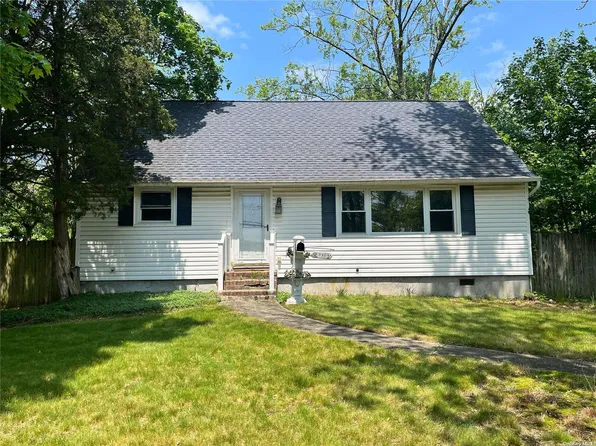 731 Muncey Road, West Islip, NY 11795