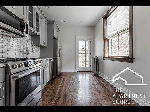 2nd image of 652 W Buckingham Pl 2w-floor 2