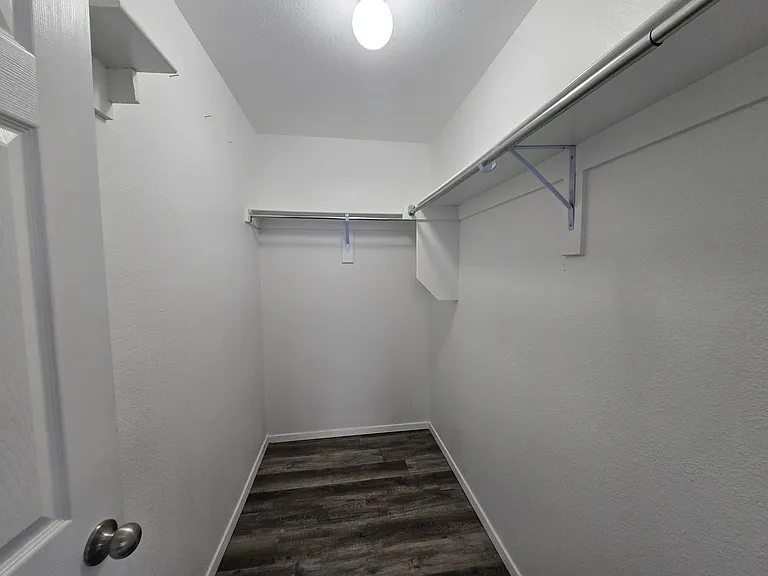 1061 E Bunting St — Photo 6