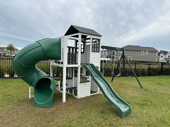 3rd image of 2343 Farnham Dr
