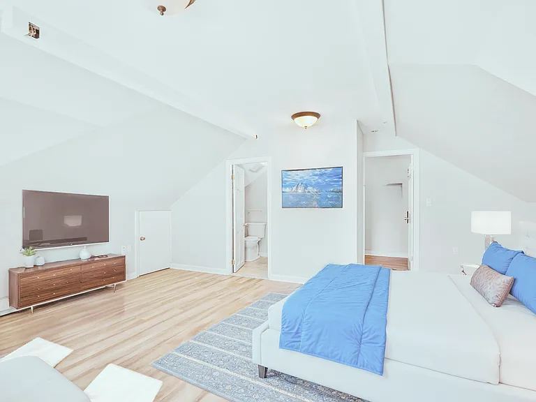 47 Campbell St #2 — Photo 22