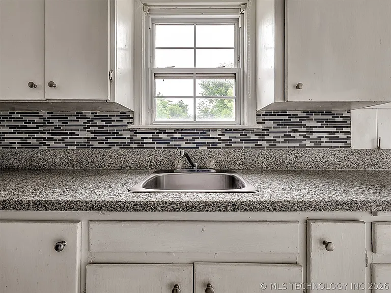 1913 N Florence Pl — Photo 12