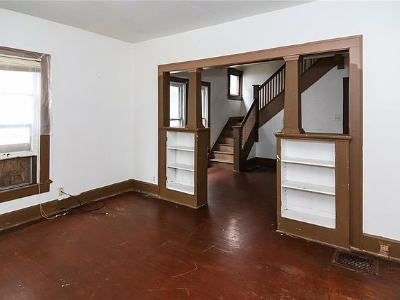 5th image of 840 N Oxford St