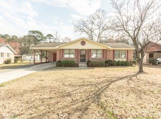 2220 Windsor Dr, Cayce, SC 29033