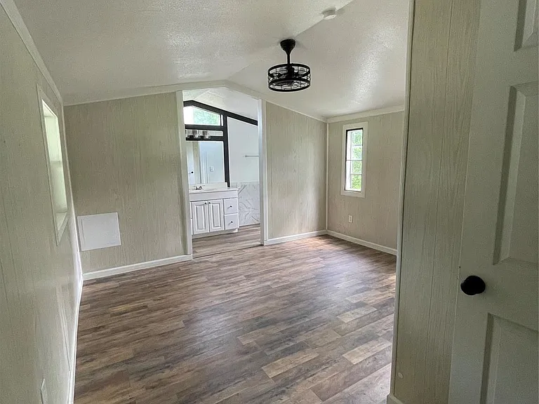 433 Capricorn Dr — Photo 18